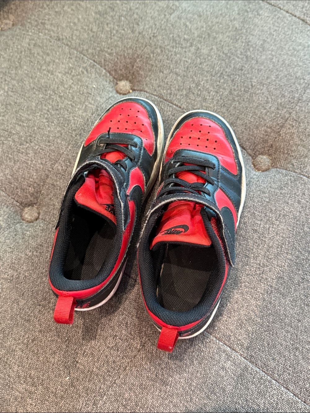 Nike Kids Red and Black Low-Top Sneakers